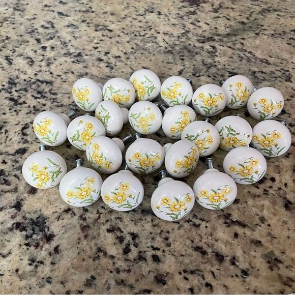 24 Rustic Farmhouse Vintage Wildflower White Round Porcelain Knobs- Set of 24 - Picture 2 of 9